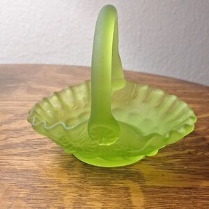 VINTAGE WESTMORELAND MIST GREEN CRIMPED RUFFLED RIM rose pattern basket.